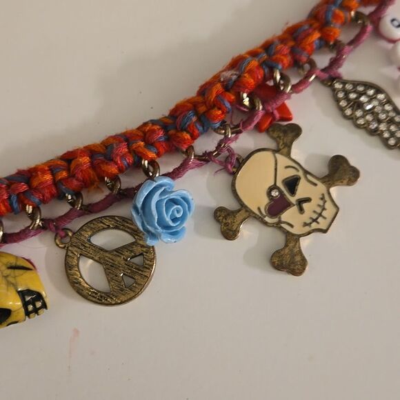 Girls princess Vera Wang charm bracelet - Picture 3 of 5